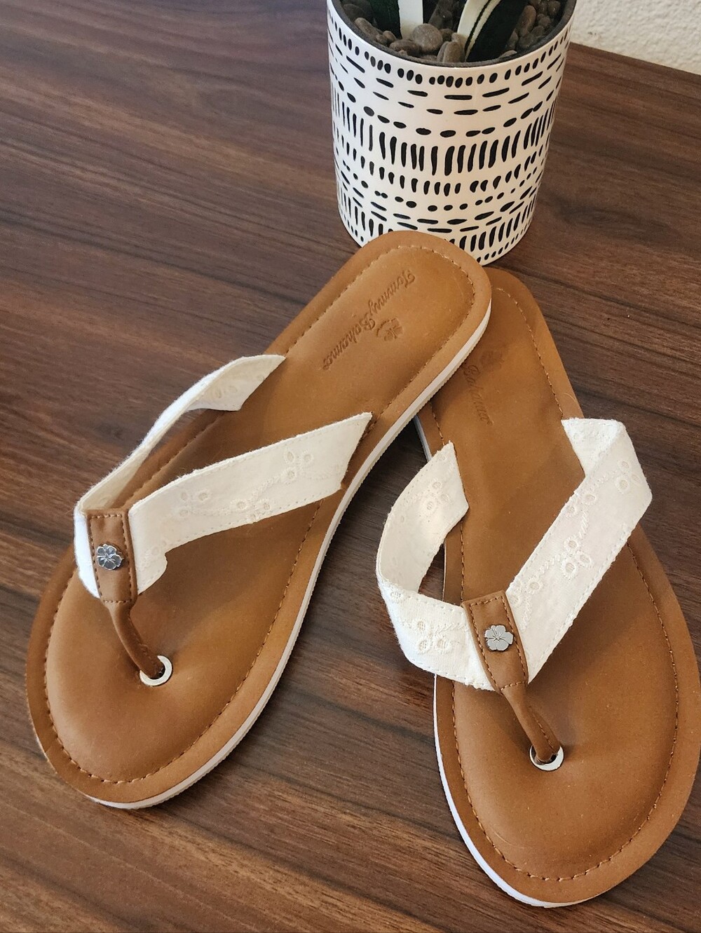 Tommy Bahama Speedwell Faux Leather White Lace Sandal 